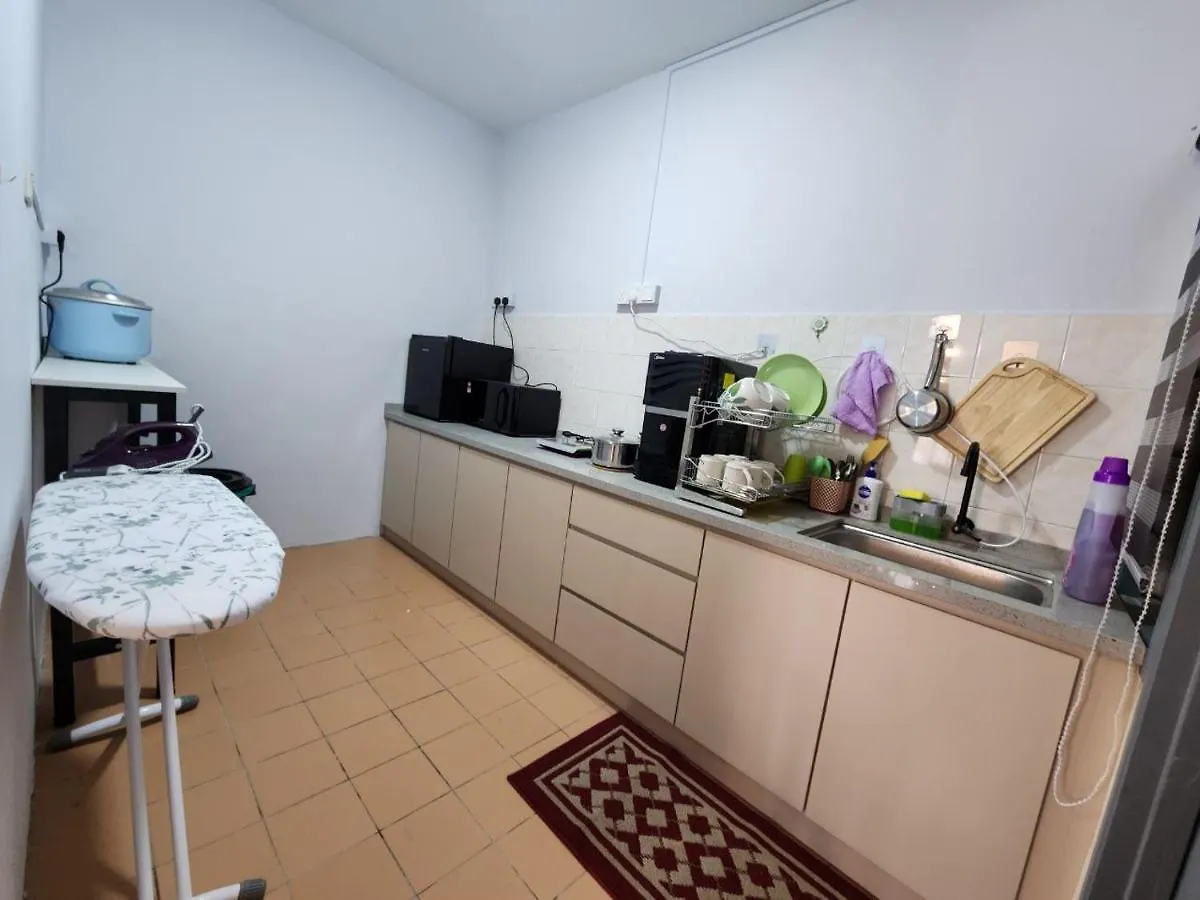Thetamu Homestay مسلم Pesona Jalan Baharu 0*,